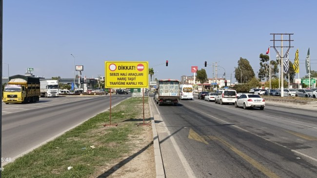 Tarsus’ta Gazipaşa Bulvarının Hal Kompleksine Denk Bölümü Araç Trafiğine Kapanıyor