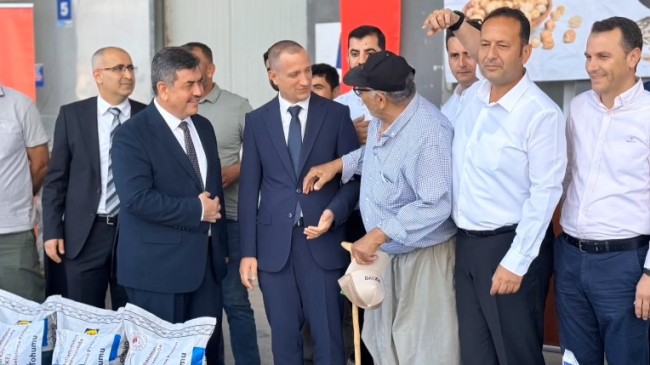 Tarsus’ta 36 Mahallede %50 Hibeli Soya Tohumu Dağıtımı Gerçekleştirildi