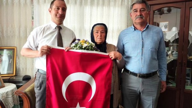 Şehit Annelerine Anneler Günü’nde Tarsus Kaymakamı Mehmet Ali Akyüz’den Ziyaret