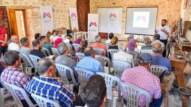 Büyükşehir, Tarım Eğitimleri İle Üreticileri Bilinçlendirmeye Devam Ediyor