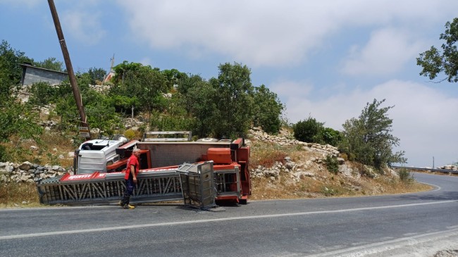 Tarsus-Çamlıyayla Karayolunda Asansörlü Kamyonet Kaza Yaptı “1 Yaralı”