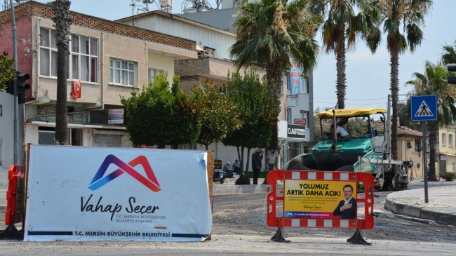 MERSİN BÜYÜKŞEHİR BELEDİYESİ TARSUS’TA ALİ MENTEŞOĞLU CADDESİNİ YENİLİYOR