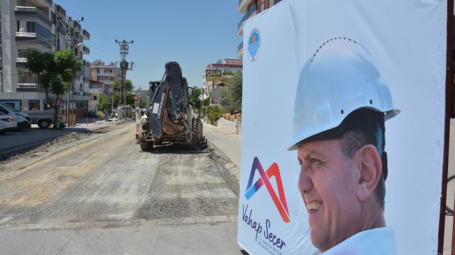 BÜYÜKŞEHİR BELEDİYESİ’NDEN TARSUS GAZİLER MAHALLESİNDE CADDE YENİLEME ÇALIŞMASI