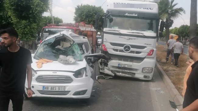 TARSUS’TA OTOMOBİL İLE TIR’IN KARIŞTIĞI KAZA “1 YARALI”