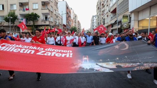 15 TEMMUZ DEMOKRASİ VE MİLLİ BİRLİK GÜNÜ’ ETKİNLİKLERİ KAPSAMINDA “ŞEHİTLERİ ANMA YÜRÜYÜŞÜ” DÜZENLENDİ