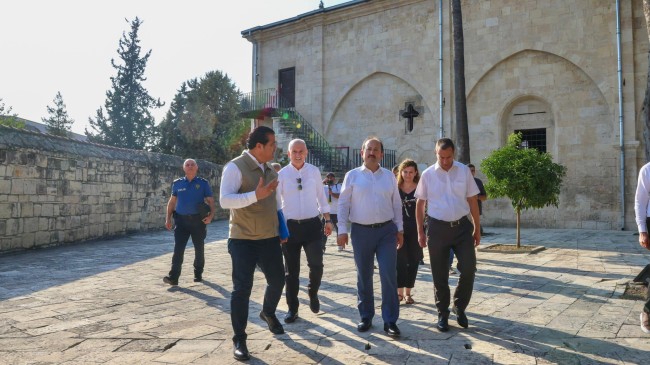 Vali Ali Hamza Pehlivan, Tarsus Gözlükule Kazısı Araştırma Merkezi ve St. Paul Anıt Müzesi’ni Ziyaret Etti