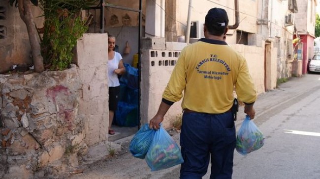 Tarsus Belediyesi’nden Gözlükule Mahallesi’nde Ücretsiz Biber Dağıtımı