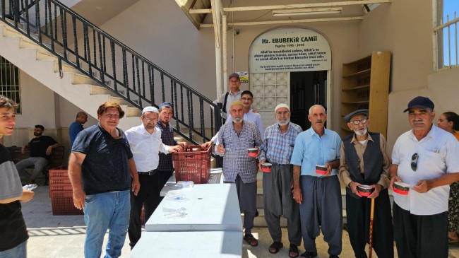 Şahin Mahallesinde Cuma Namazı Sonrası Aşure İkramı.