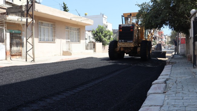 ALSANCAK MAHALLESİNDE SICAK ASFALT İLE KAPLANAN YOL YENİLENDİ