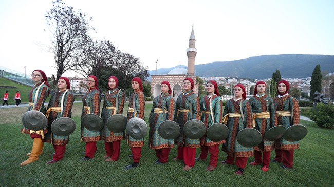 Türkiye’nin ilk ve tek kadın kılıç kalkan ekibi Avrupa’ya açılıyor