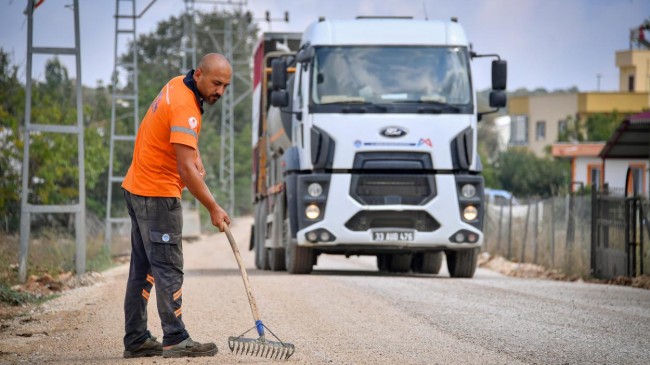 Büyükşehir’in Kırsaldaki Yol Çalışmaları İlçe Halkını Memnun Ediyor