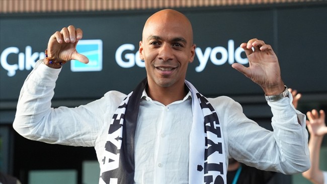 Beşiktaş’ın yeni transferi Joao Mario, ilk antrenmanına çıktı