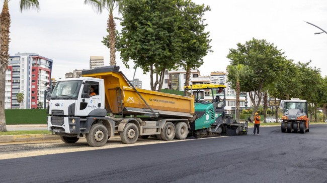 Mersin Büyükşehir’in Yol Çalışmaları Devam Ediyor