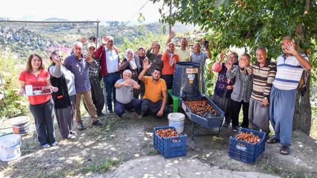 Büyükşehir, Üreticiyi Makine Ekipmanla Da Destekliyor