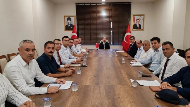 TARSUS KAYMAKAMLIĞI’NDA MEVSİMLİK TARIM İŞÇİLERİNE YÖNELİK KRİTİK TOPLANTI GERÇEKLEŞTİ
