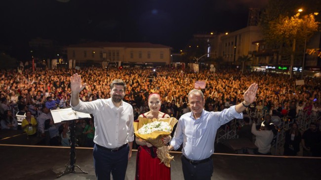 ‘3.Uluslararası Tarsus Festivali’nde Candan Erçetin Konseri İle Coşku Doruklara Çıktı