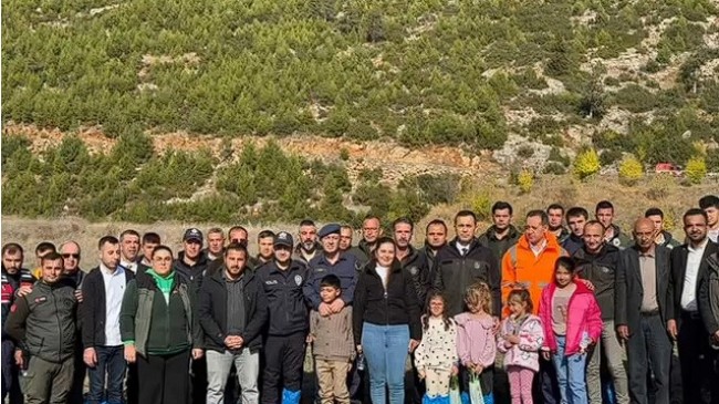 Çamlıyayla’da “Geleceğe Nefes İnsanlığa Nefes” Etkinliğinde 1000 Fidan Toprakla Buluştu