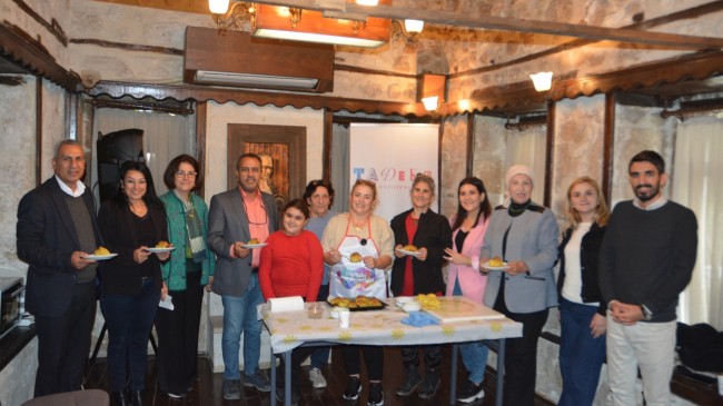 Tarsus’un Yöresel Lezzeti Kokulu Çörek, TADEKA’da Pişirildi