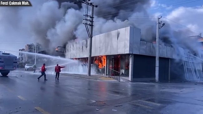 Tarsus’taki Yangında “2 Zincir Marketin Şubeleri Kullanılmaz Hale Geldi”