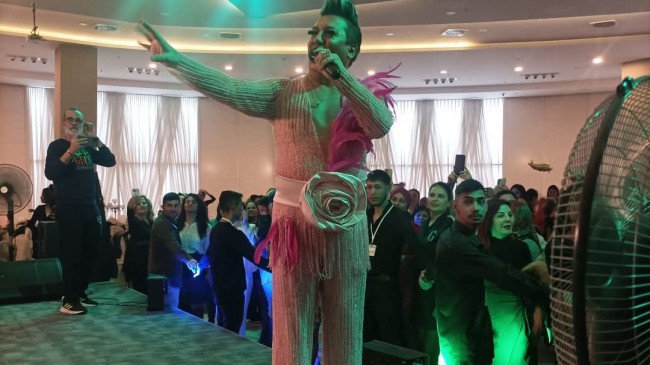 Murat Övünç Tarsus’ta Kadınlar Matinesinde Sahne Aldı
