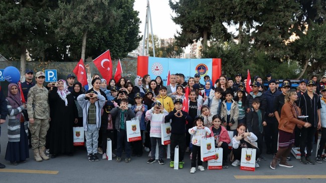 Mersin İl Jandarma Komutanlığı Öğrencilere Tanıtım ve Bilgilendirme Etkinliği Düzenledi