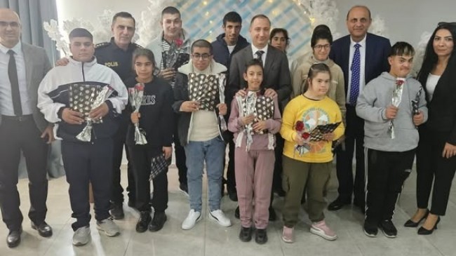 Kaymakam Mehmet Ali Akyüz, Dünya Engelliler Günü’nde Öğrencilerle Bir Araya Geldi
