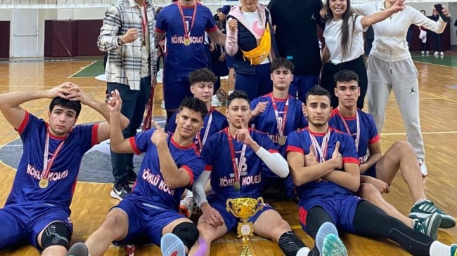 Tebrikler “Tarsuslu Okullar Voleybolda Mersin’i Fethetti”