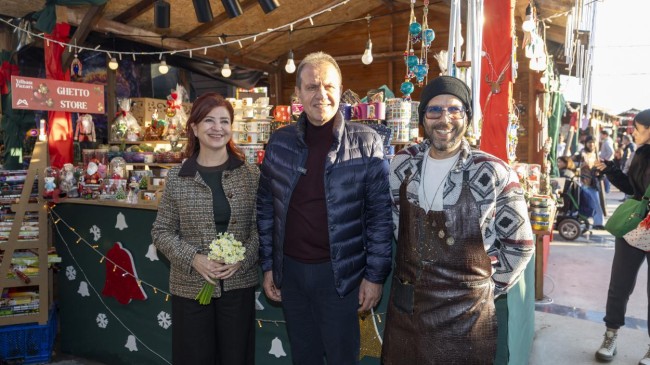 Başkan Seçer ve Meral Seçer, ‘Yılbaşı Pazarı’nı Gezdi