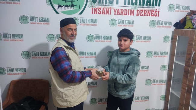 Küçük çocuk kumbarasında biriktirdiği paraları Gazze’ye bağışladı