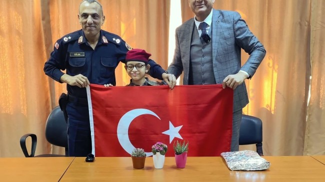 Nesli Nisa’ya Jandarma ve Milli Eğitimden Unutulmaz Doğum Günü Sürprizi
