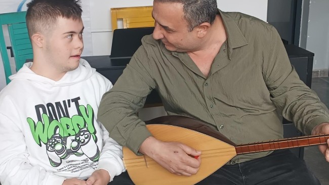 Tarsus Belediyesi ve Tarsus Otizm Derneği’nden +1 Cafe’de Müzik Etkinliği
