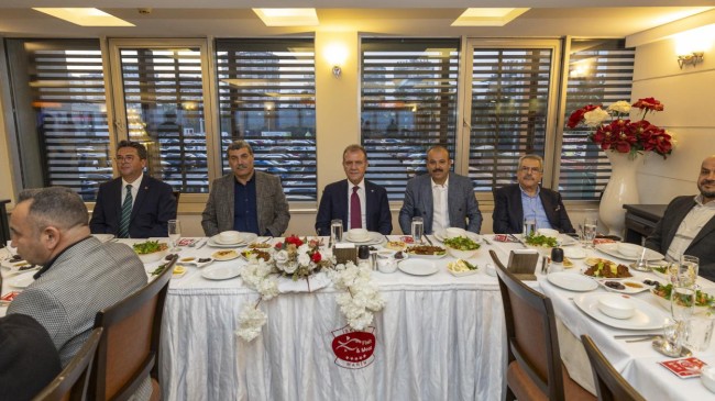 Başkan Seçer, Mersin Minibüsçüler Esnaf Odası’nın İftar Programına Katıldı