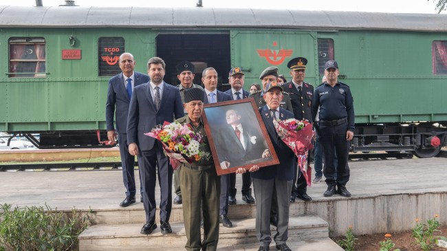 Mustafa Kemal Atatürk :””Tarsuslular Sizinle Gurur Duyuyorum”
