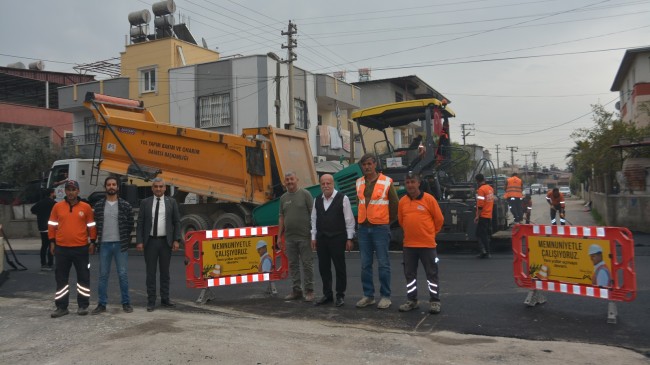 BÜYÜKŞEHİR BELEDİYESİ’NDEN TARSUS KAVAKLI MAHALLESİNDE ASFALTLAMA ÇALIŞMASI