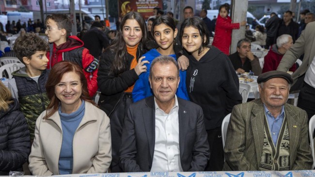 Başkan Seçer ve Meral Seçer, Toroslar Halkıyla İftar Yaptı