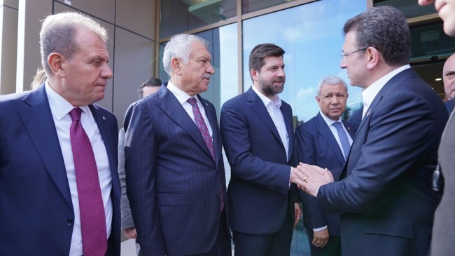 Ekrem İmamoğlu Tarsus Çukurova Uluslararası Havalimanı’nda Karşılandı