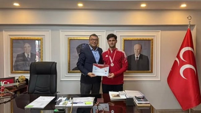 Tarsuslu Başarılı Sporcumuz Bilge Kaan Çelik’ten MHP İlçe Başkanı Fatih Yıldırım’a Ziyaret