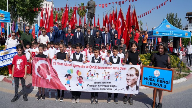 TARSUS’UN DÖRT BİR YANINI 23 NİSAN COŞKUSU SARDI