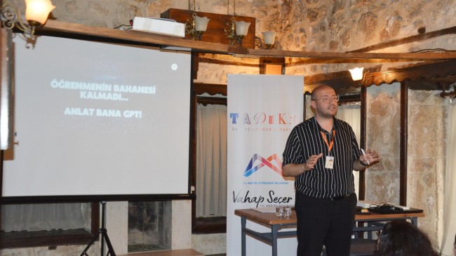 TADEKA’DA “GÜNLÜK YAŞAMDA YAPAY ZEKA” KONULU SÖYLEŞİLER SÜRÜYOR