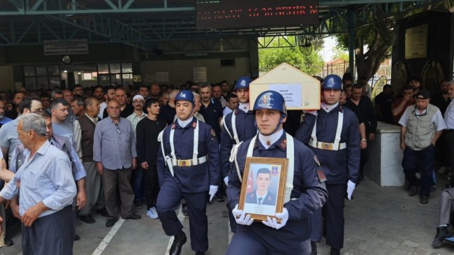 Tarsuslu Uzman Çavuş Ahmet Uyar Gözyaşları ve Dualar İle Son Yolculuğuna Uğurlandı