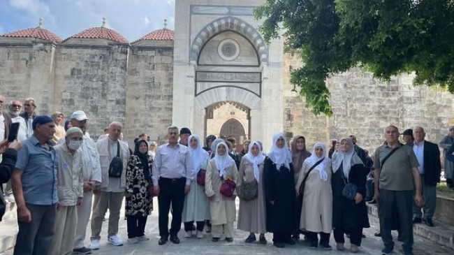 Tarsus’ta 2025’in İlk Hacı Adayları Kutsal Yolculuğa Uğurlandı