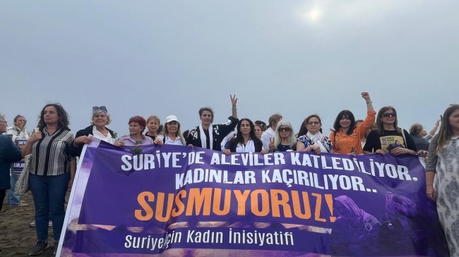 Tarsuslu 45 Kadın, Suriye’deki Kadınlar İçin Samandağ’da Barış Yürüyüşüne Katıldı