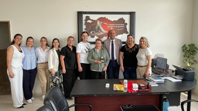Eğitime Değer Katan Kadınlara Anlamlı Plaket