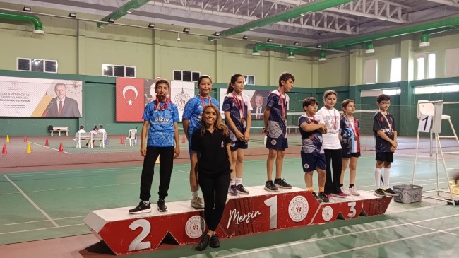 Tarsus Kurtuluş Ortaokulu’ndan Badminton’da Gururlandıran Başarı