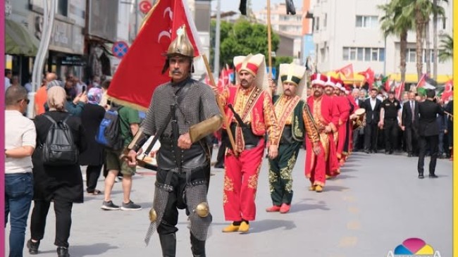 Tarsus’ta Asırlık Gelenek “Mehteran Yürüyüşü” Göz Kamaştırdı