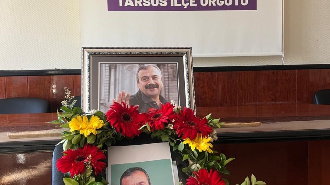 Dem Parti Tarsus, Sırrı Süreyya Önder İçin Duygusal Taziye Kabulü Düzenledi