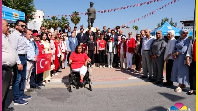 Tarsus Gençlik ve Spor İlçe Müdürü Memet Öztürk Atatürk Anıtı’na Çelenk Sundu