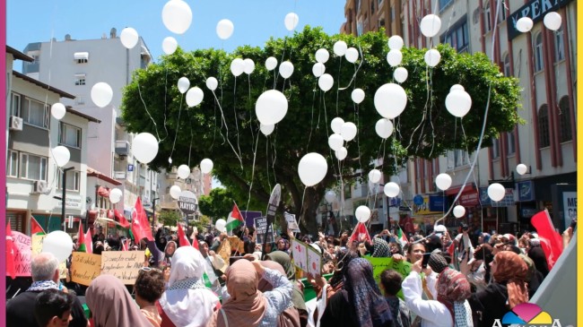 Tarsus’ta Anneler “Gazze’deki Zulme Sessiz Kalmadılar” Barış İçin Yarenlikte Beyaz Balon Uçurdular