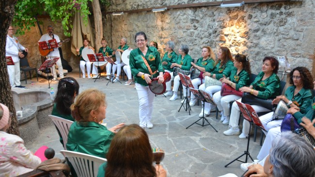 TADEKA KADIN RİTİM GRUBUNDAN MİNİ KONSER