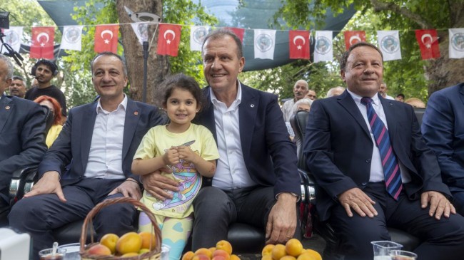 Başkan Seçer, ‘63. Mut Karacaoğlan Kayısı Kültür ve Sanat Festivali’ne Katıldı